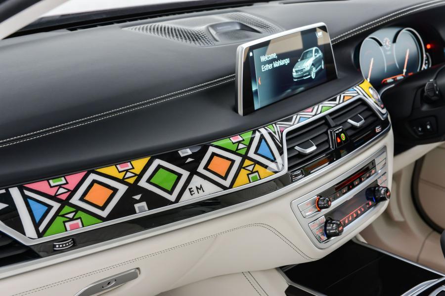 Детали интерьера BMW 750Li by Esther Mahlangu (G12) 2017 года  (фото 7 из 14)